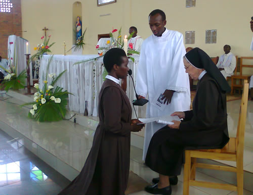 Primera Profesión en Rwanda