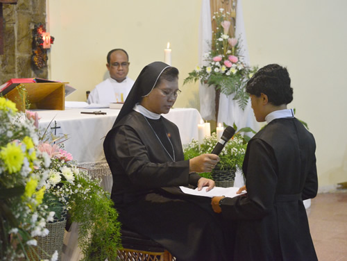 Primera Profesión en Indonesia